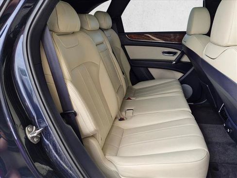 Used 2019 Bentley Bentayga AWD/4WD image 22