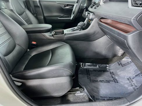 Used 2021 Toyota RAV4 Limited AWD/4WD image 33