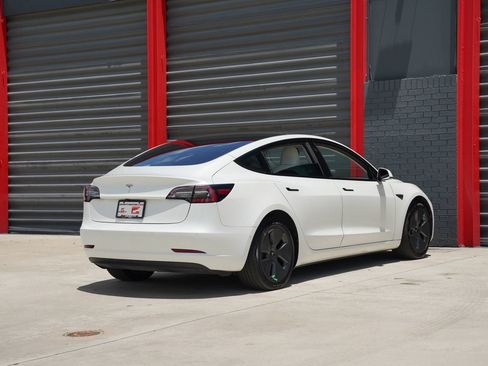 Used 2022 Tesla Model 3 Standard Range RWD image 11