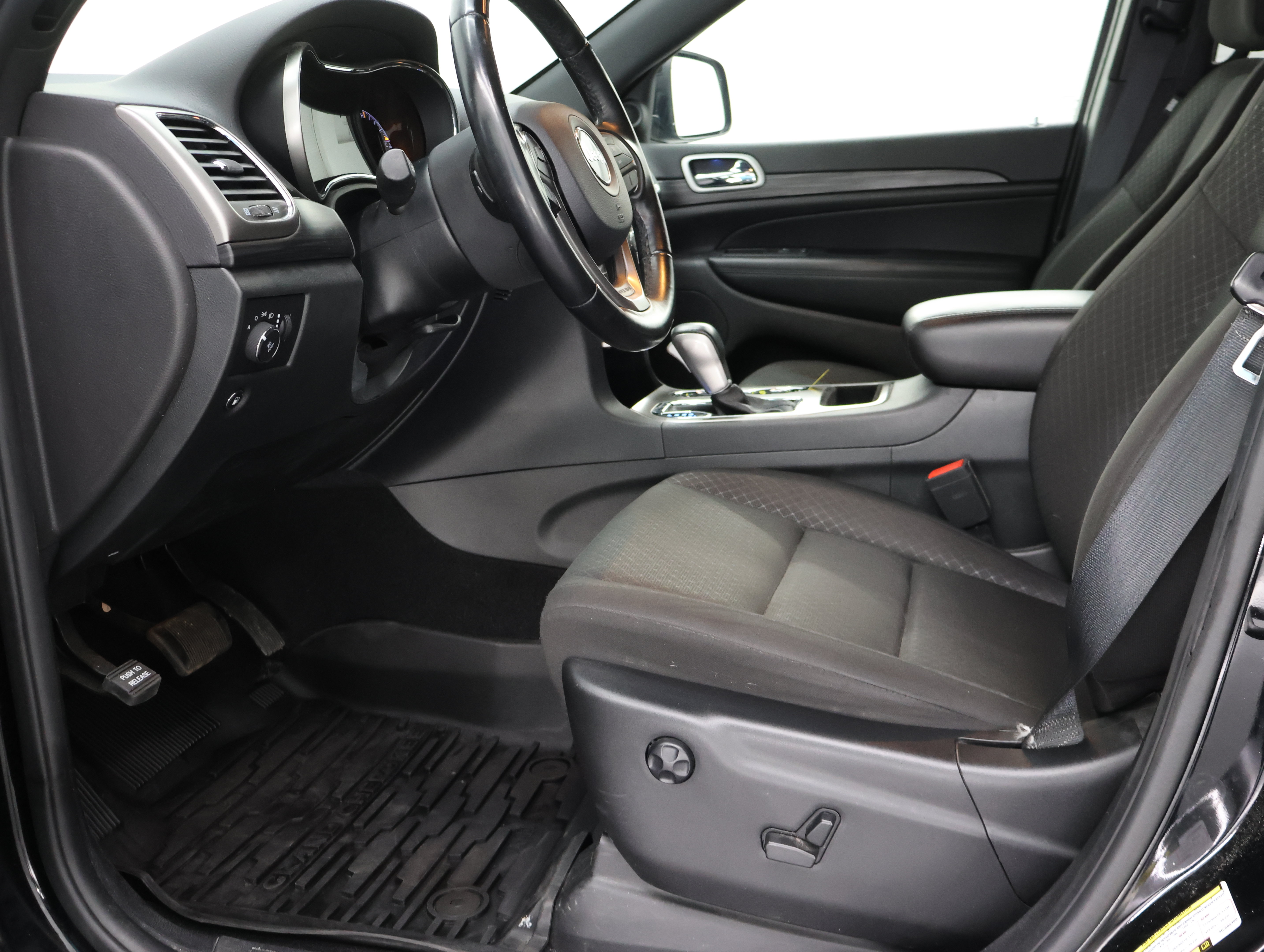 Used 2021 Jeep Grand Cherokee Laredo AWD/4WD image 8