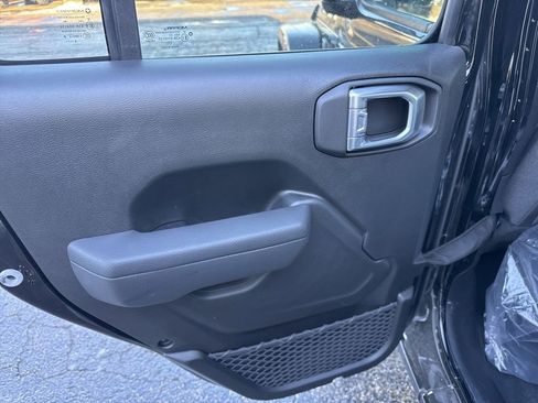 New 2024 Jeep Gladiator Sport image 38