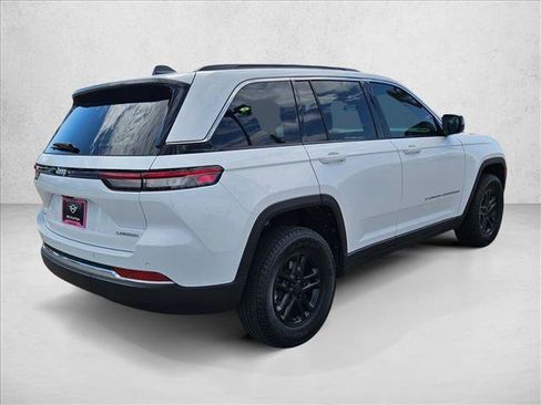 Used 2025 Jeep Grand Cherokee Laredo w/ Trailer Tow Package AWD/4WD image 5