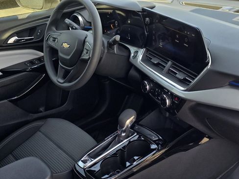 New 2026 Chevrolet Trax LT image 8