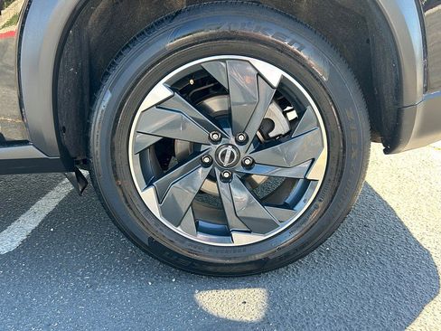 Used 2024 Nissan Rogue SV image 11