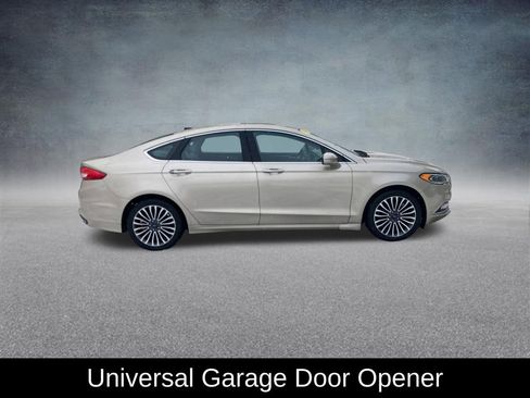 Used 2017 Ford Fusion SE w/ Fusion SE Technology Package image 8