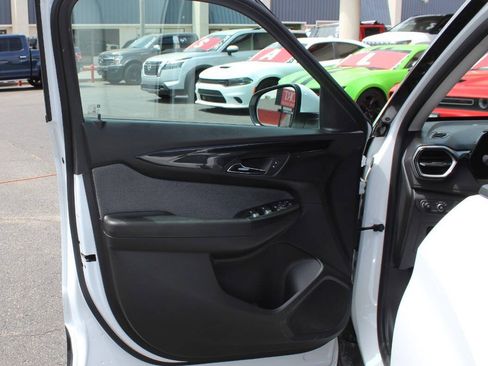 Used 2025 Chevrolet TrailBlazer LT FWD image 18