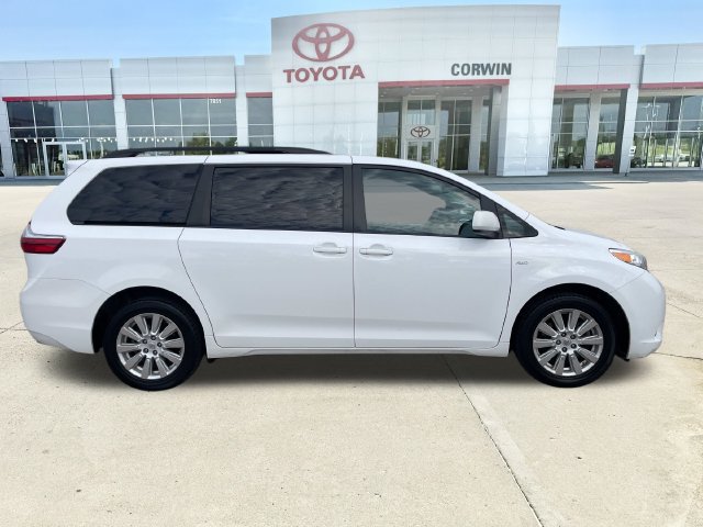 Used 2017 Toyota Sienna LE AWD/4WD image 6