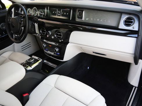 Certified 2024 Rolls-Royce Phantom Extended Wheelbase w/ The Phantom Package image 18