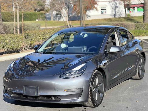 Used 2021 Tesla Model 3 Standard Range Plus image 12