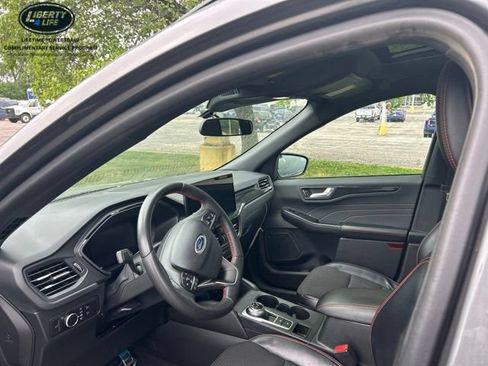 Used 2023 Ford Escape ST-Line w/ Tech Pack #1 AWD/4WD image 8
