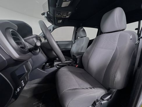 Used 2016 Toyota Tacoma TRD Sport image 11