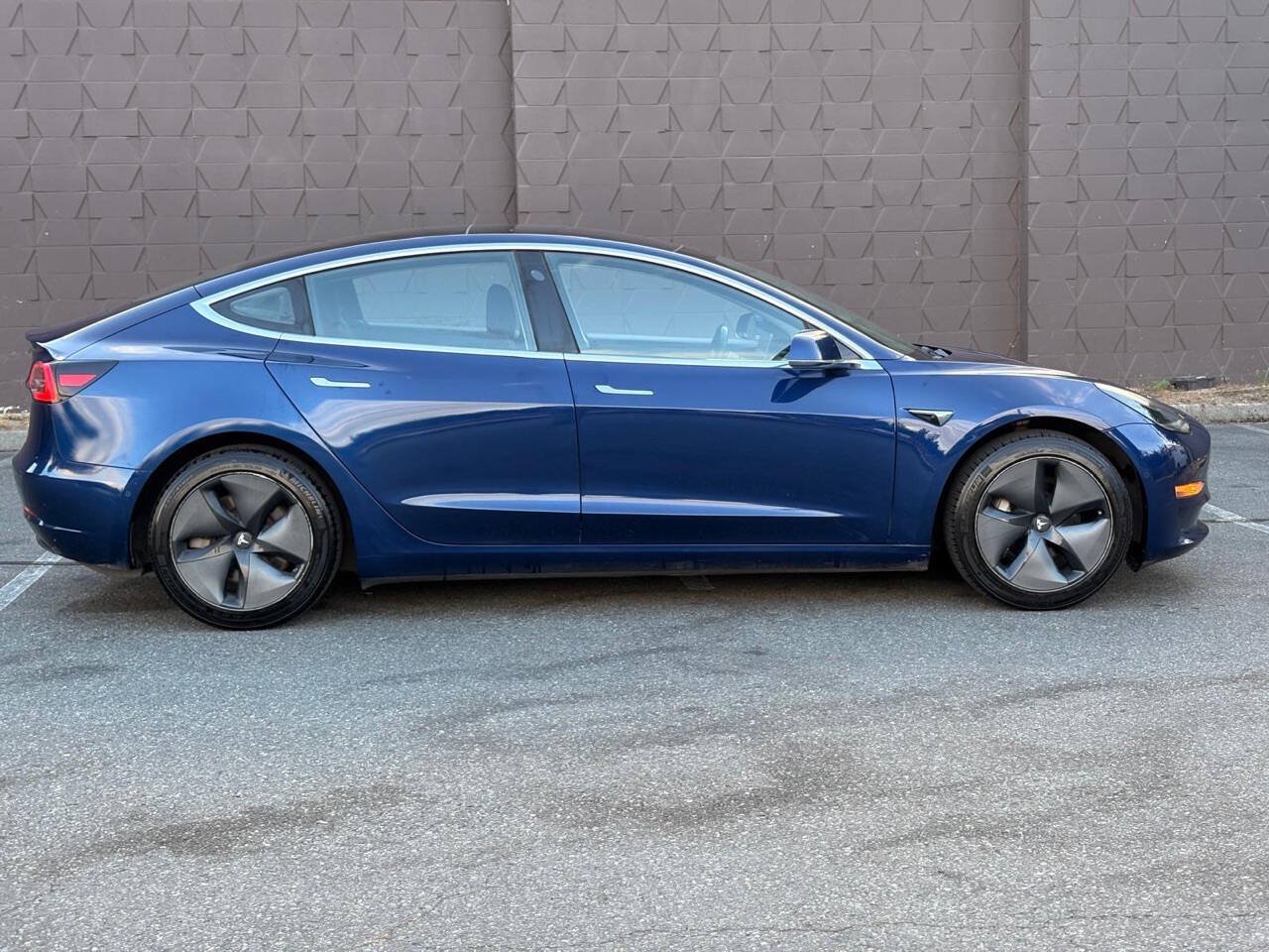 Used 2018 Tesla Model 3 Long Range AWD/4WD image 3