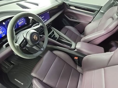 Used 2024 Porsche Macan 4 Electric image 12