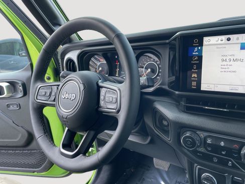 Used 2025 Jeep Wrangler Unlimited Sport AWD/4WD image 27