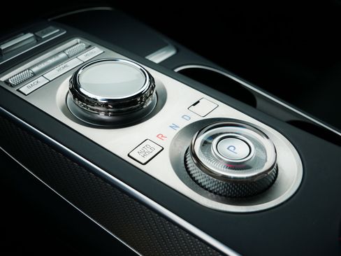 Used 2023 Genesis GV70 2.5T w/ Sport Prestige Package image 23