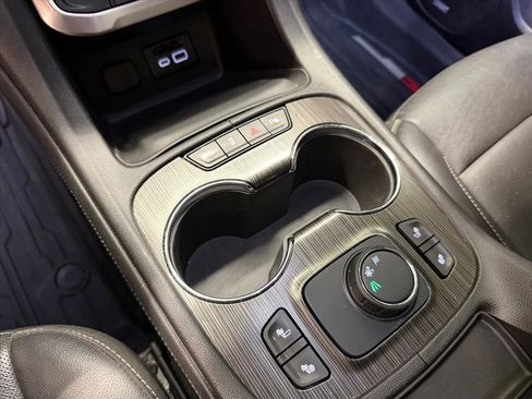 Used 2020 GMC Acadia SLT image 24