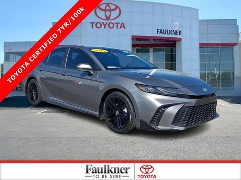 Certified 2025 Toyota Camry SE FWD image 1