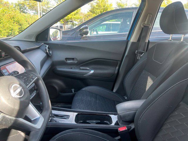 Used 2022 Nissan Kicks SV w/ Interior Electronics Package FWD image 2