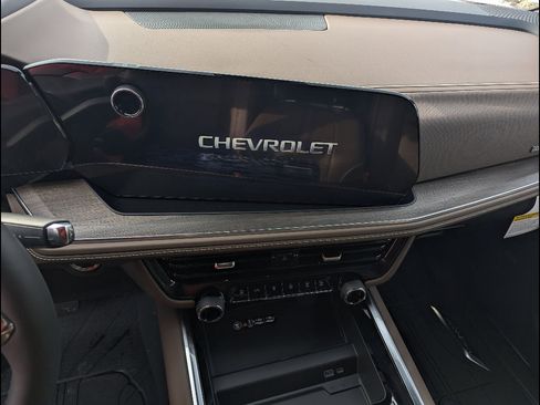 New 2026 Chevrolet Suburban High Country AWD/4WD image 25