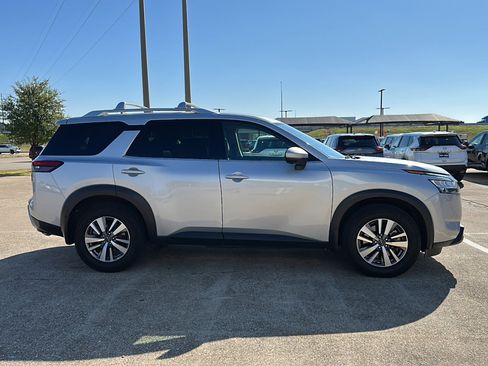Used 2023 Nissan Pathfinder SL image 9