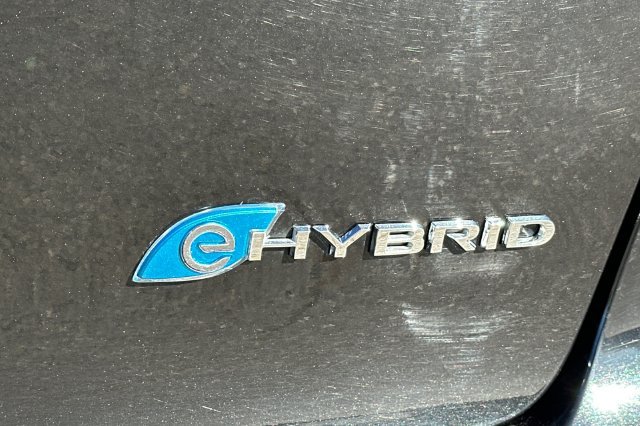 Used 2024 Chrysler Pacifica Limited FWD image 33