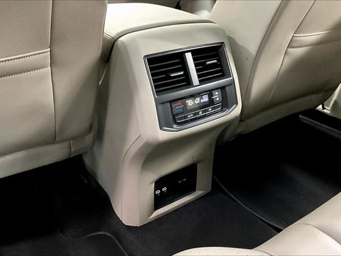 Used 2023 Volkswagen Atlas SE w/ Panoramic Sunroof Package image 37