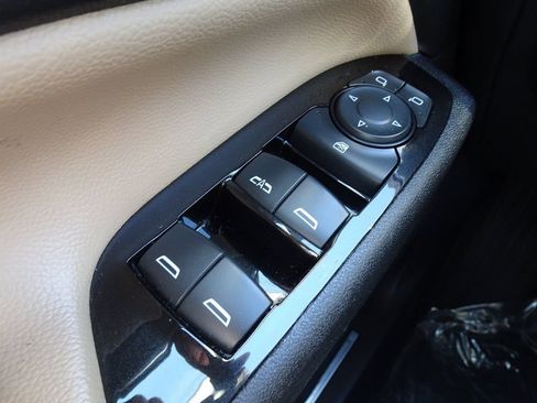 Used 2024 Chevrolet Equinox Premier FWD image 22