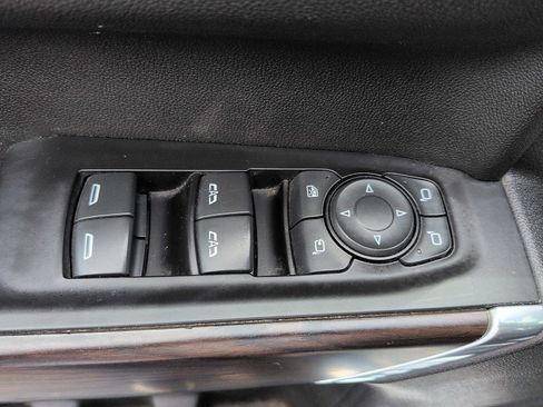 Used 2019 GMC Sierra 1500 SLT w/ SLT Premium Plus Package AWD/4WD image 17
