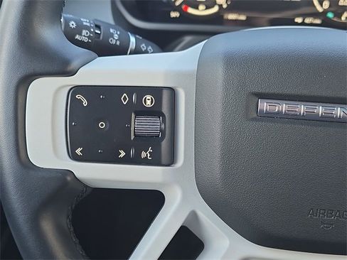 Used 2025 Land Rover Defender 110 S image 16