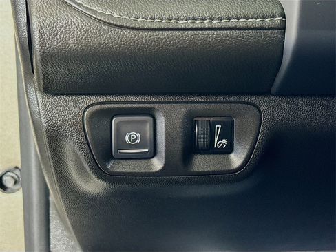 Used 2023 GMC Acadia SLE w/ Driver Convenience Package image 10