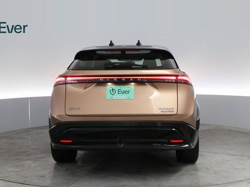 Used 2024 Nissan Ariya AWD image 13