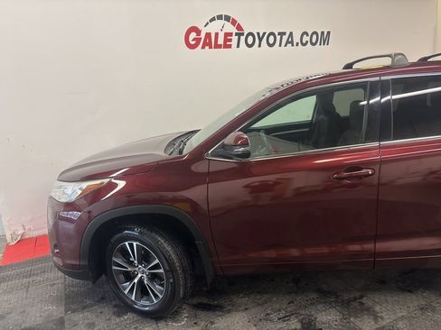 Used 2017 Toyota Highlander LE image 7