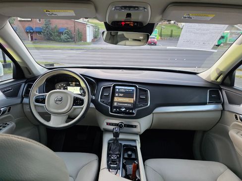 Used 2018 Volvo XC90 T6 Momentum w/ Convenience Package image 20