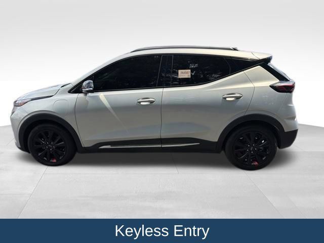Used 2023 Chevrolet Bolt EUV Premier w/ Sun & Sound Package FWD image 9