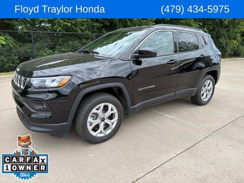 Used 2025 Jeep Compass Latitude AWD/4WD image 1
