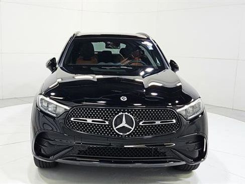 Used 2025 Mercedes-Benz GLC 300 image 2