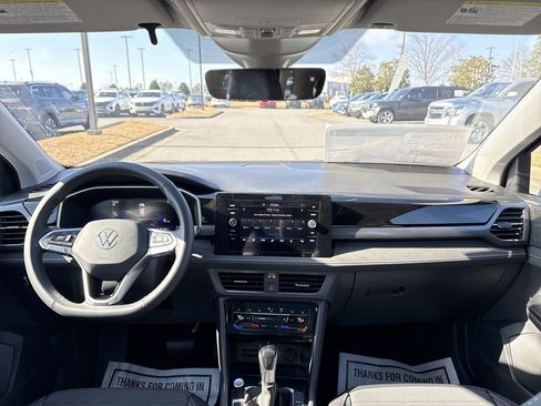 New 2026 Volkswagen Taos SE FWD image 21