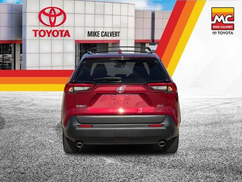Used 2020 Toyota RAV4 XLE w/ Convenience Package FWD image 4