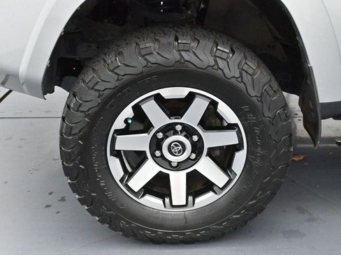 Used 2019 Toyota 4Runner TRD Off-Road Premium AWD/4WD image 41