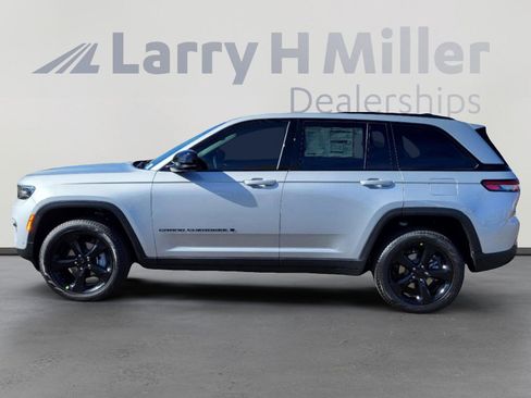 New 2024 Jeep Grand Cherokee Limited w/ Luxury Tech Group II image 2
