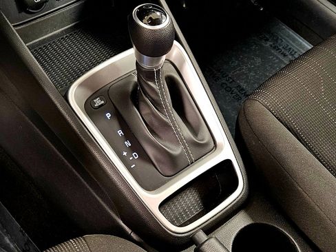 Used 2021 Hyundai Venue SE image 23