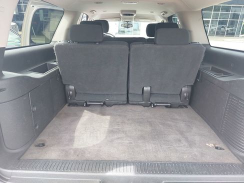 Used 2010 Chevrolet Suburban LS RWD image 12