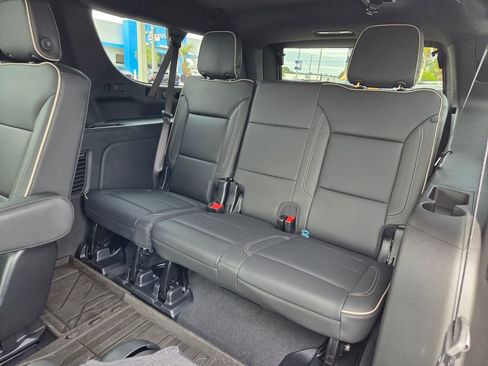 Used 2025 Chevrolet Suburban Premier image 17