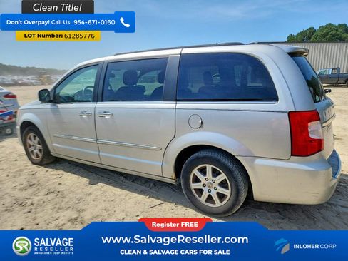 Used 2011 Chrysler Town & Country Touring w/ Entertainment Group #1 FWD image 3