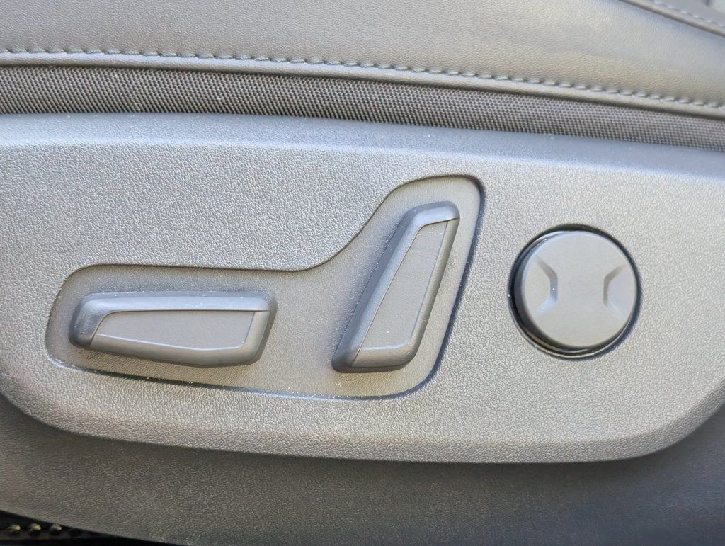 Used 2025 Kia Niro EX FWD image 23