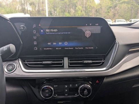 Used 2025 Chevrolet Trax ACTIV image 12