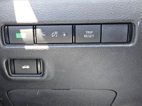Used 2023 Nissan Sentra SV w/ All-Weather Package FWD image 9