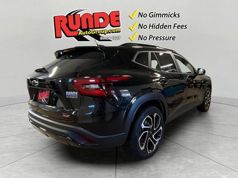 Used 2024 Chevrolet Trax RS w/ Sunroof Package FWD image 5