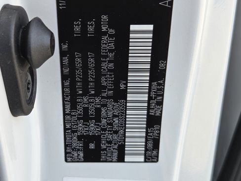 Certified 2025 Toyota Sienna XLE image 34