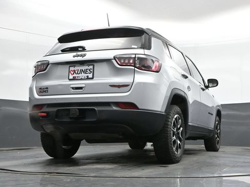 Used 2025 Jeep Compass Trailhawk w/ Trailer Tow Group AWD/4WD image 39